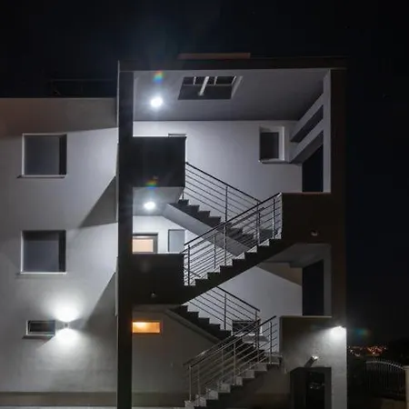 Dalmata Apartment *